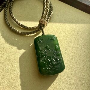 Elegant Green Pendant Necklace